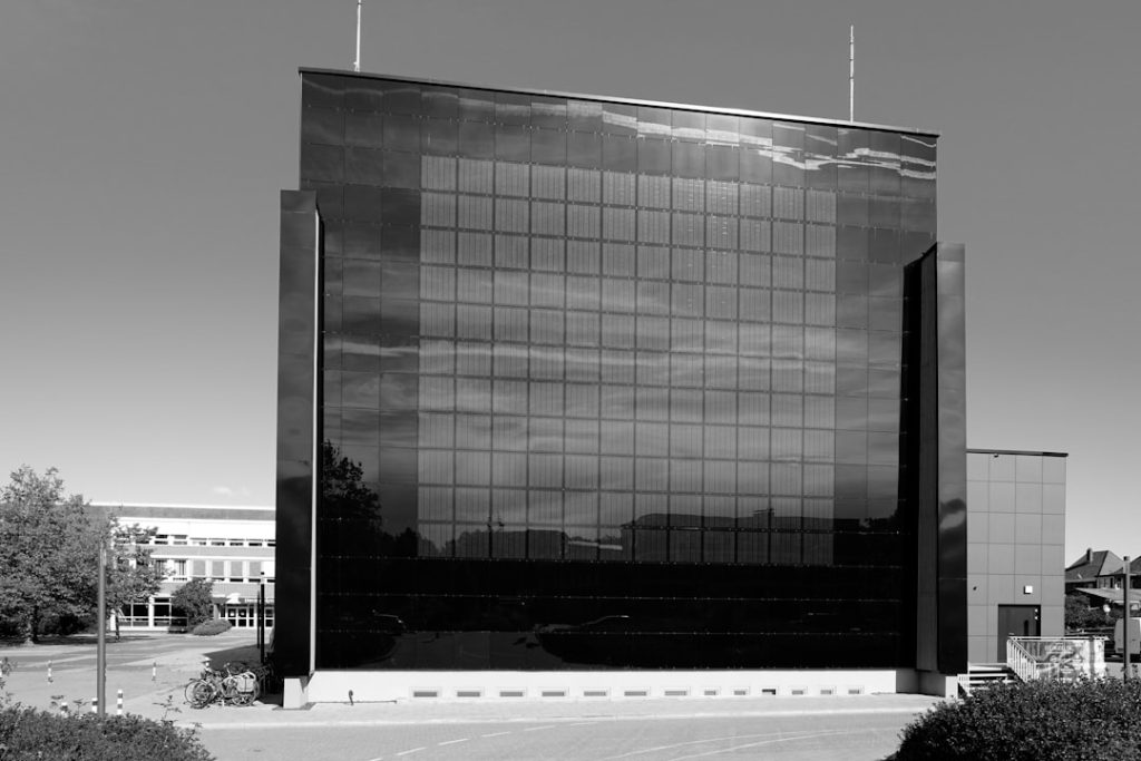 "Wo der DACH-Mittelstand bei KI 2026 wirklich steht: Transformation in 5 Phasen"