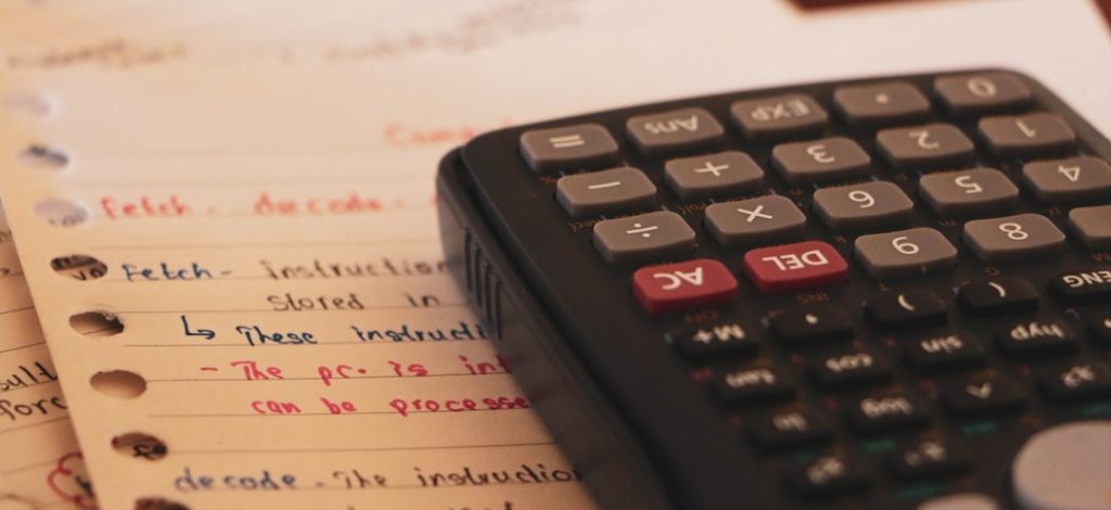 "3 Stunden Buchhaltung pro Woche: Wie KI den größten Zeitfresser im KMU eliminiert"