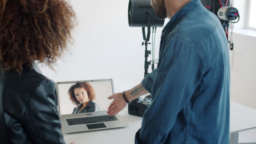 Team führt ein Videointerview