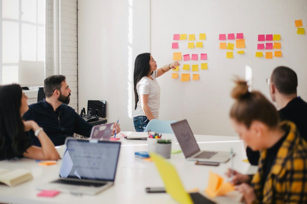 Schweizer KMU Governance und Compliance bei KI-Nutzung
